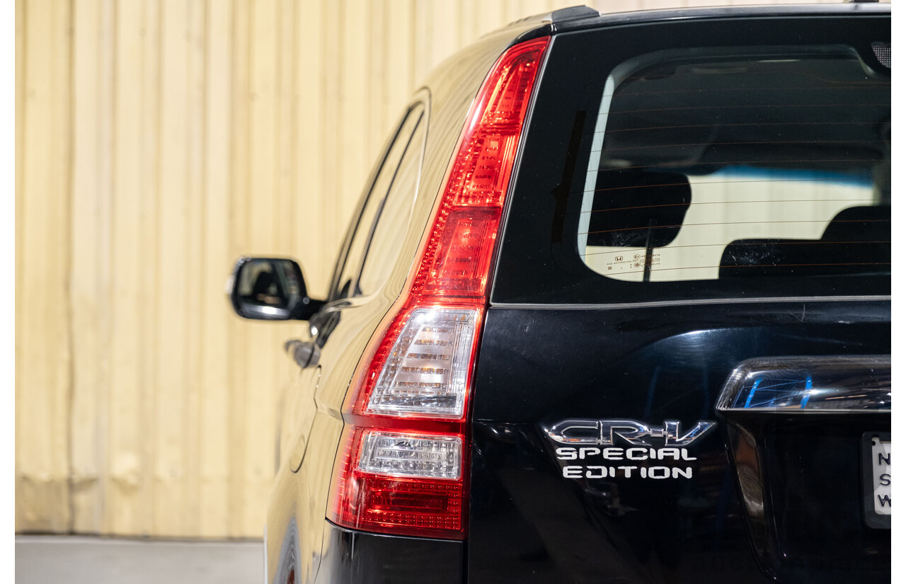 2/2009 Honda CRV (4x4) Special Edition 4d Wagon Black 2.4L