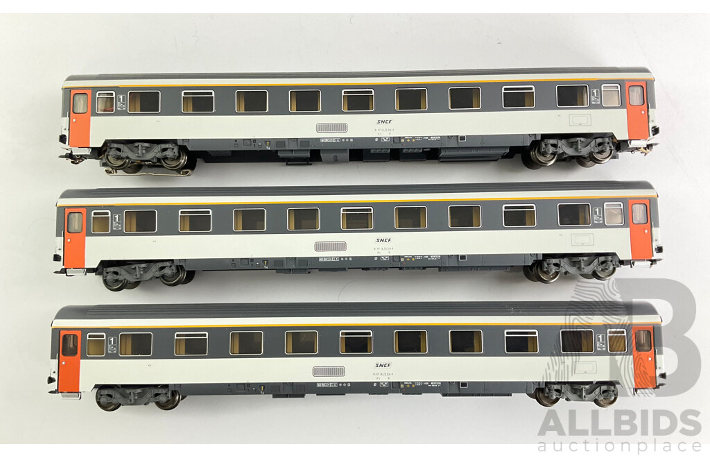 Marklin HO Scale SNCF Passenger Cars 42380 (3)