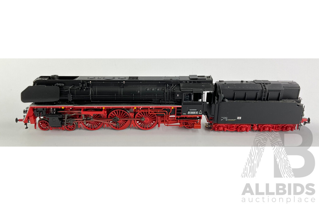 Marklin HO Scale German Steam Locomotive 01 0505-6 Model 39206