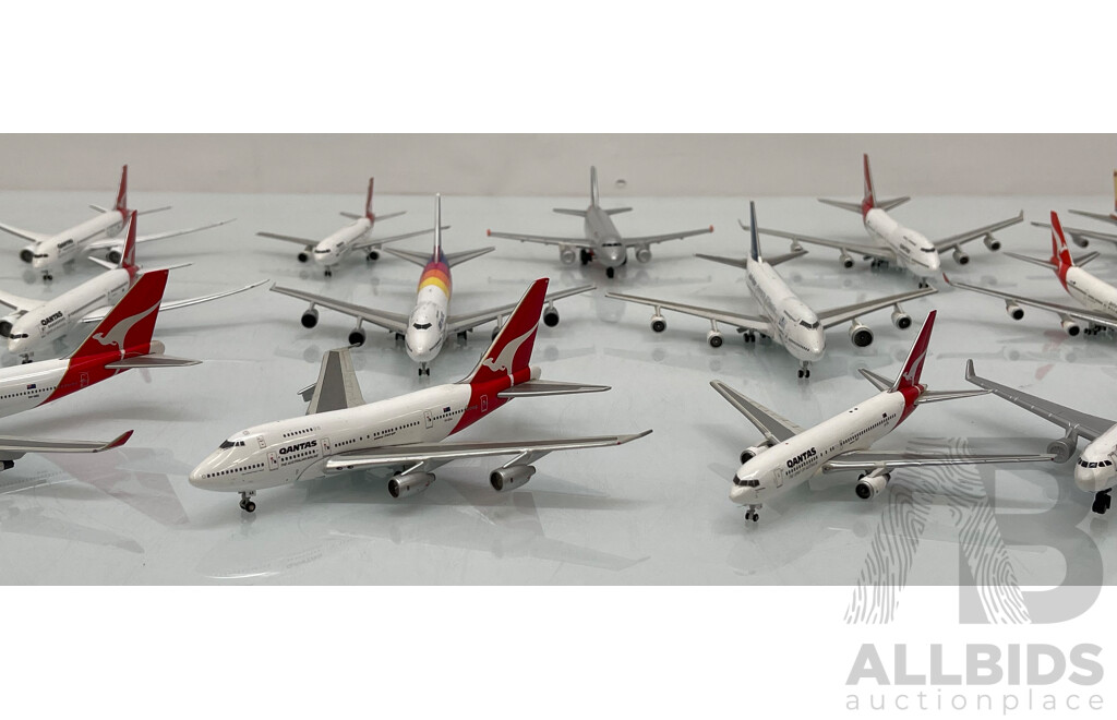 Qantas and Other Assorted Diecast Model Planes – Lot of 17