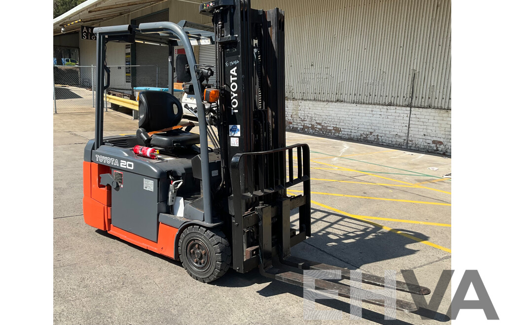 2017 TOYOTA 3-Wheel Battery Forklift (FREEZER SPEC) (8FBE20)