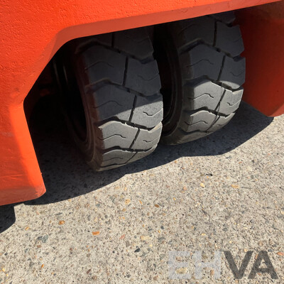 2017 TOYOTA 3-Wheel Battery Forklift (FREEZER SPEC) (8FBE20)