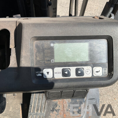 2017 TOYOTA 3-Wheel Battery Forklift (FREEZER SPEC) (8FBE20)