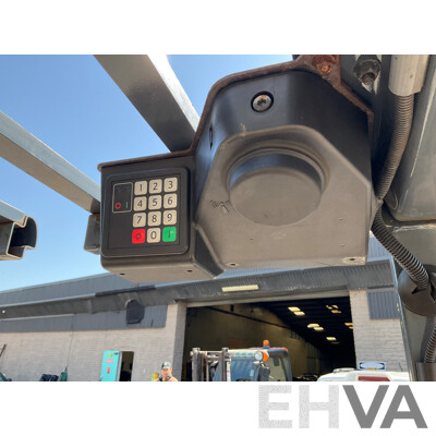 2017 TOYOTA 3-Wheel Battery Forklift (FREEZER SPEC) (8FBE20)