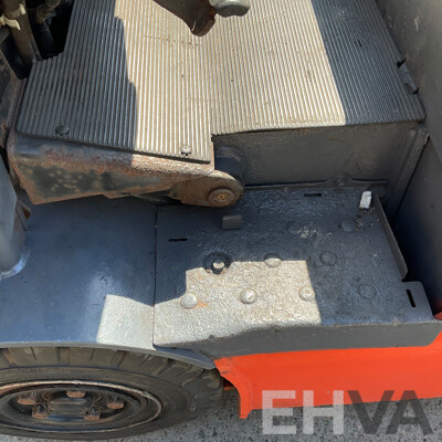 2017 TOYOTA 3-Wheel Battery Forklift (FREEZER SPEC) (8FBE20)