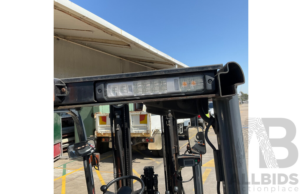 2017 TOYOTA 3-Wheel Battery Forklift (FREEZER SPEC) (8FBE20)