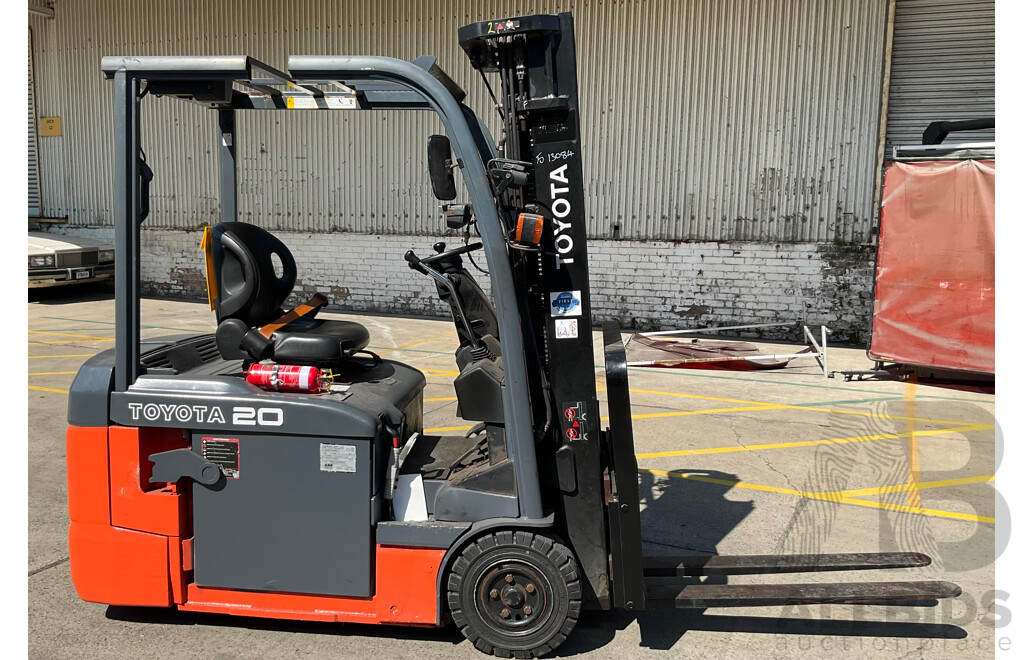 2017 TOYOTA 3-Wheel Battery Forklift (FREEZER SPEC) (8FBE20)