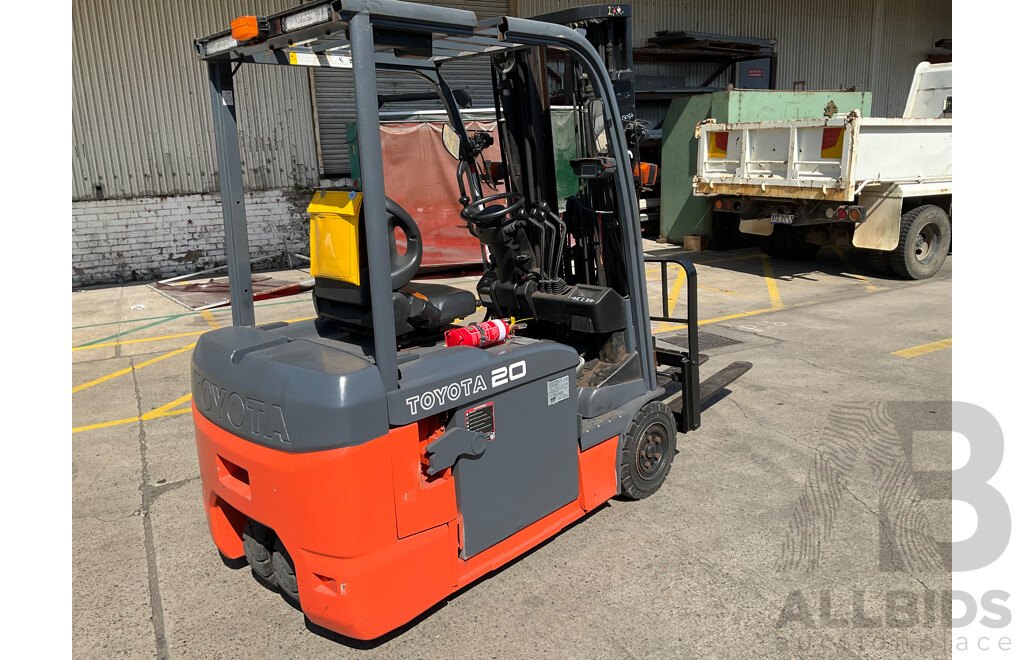 2017 TOYOTA 3-Wheel Battery Forklift (FREEZER SPEC) (8FBE20)