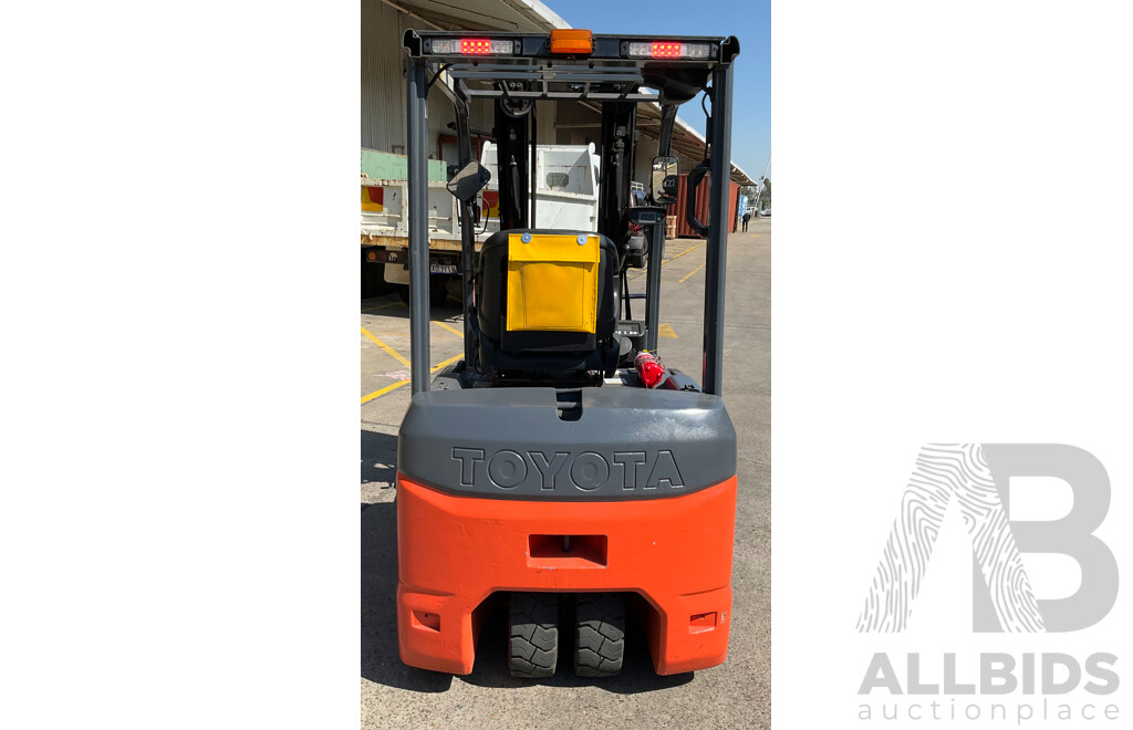 2017 TOYOTA 3-Wheel Battery Forklift (FREEZER SPEC) (8FBE20)