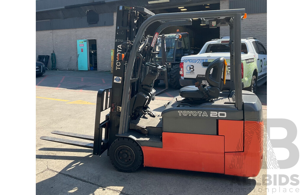 2017 TOYOTA 3-Wheel Battery Forklift (FREEZER SPEC) (8FBE20)