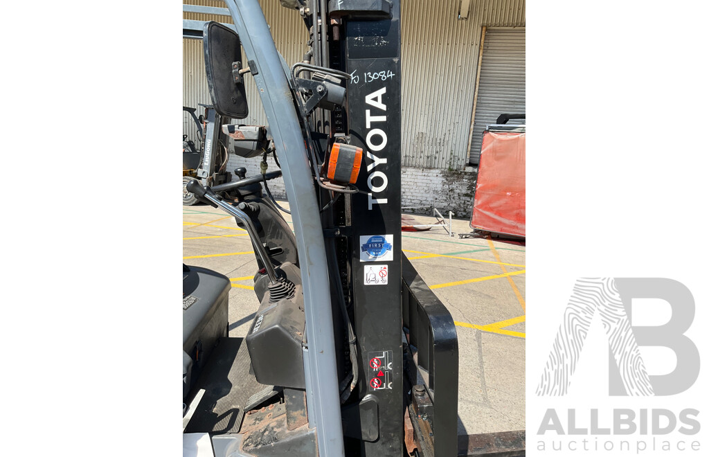 2017 TOYOTA 3-Wheel Battery Forklift (FREEZER SPEC) (8FBE20)