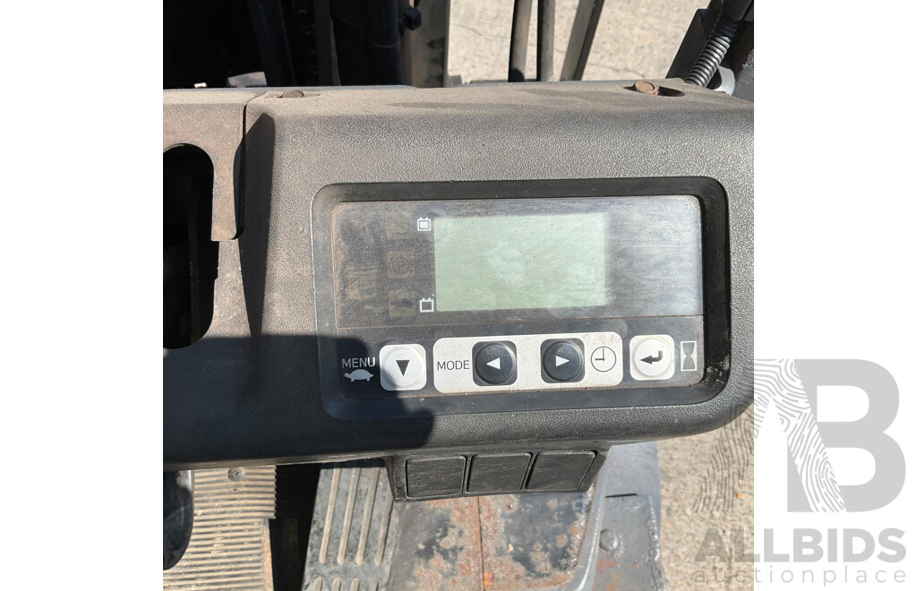 2017 TOYOTA 3-Wheel Battery Forklift (FREEZER SPEC) (8FBE20)