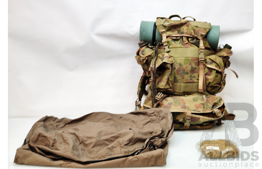 Army Style Camo Bag with Accessories