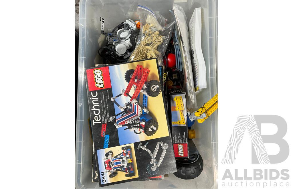 Large Collection Mstly Technics & Mind Storms Lego Including Three Vintage Technic Sets in Open Boxes, Crane Models and More, Approx 12KG