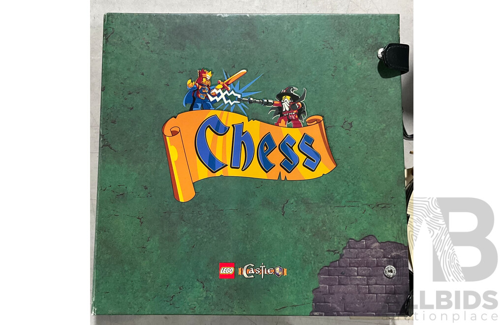 Lego Minifigures Castle Chess Set in Original Board Case