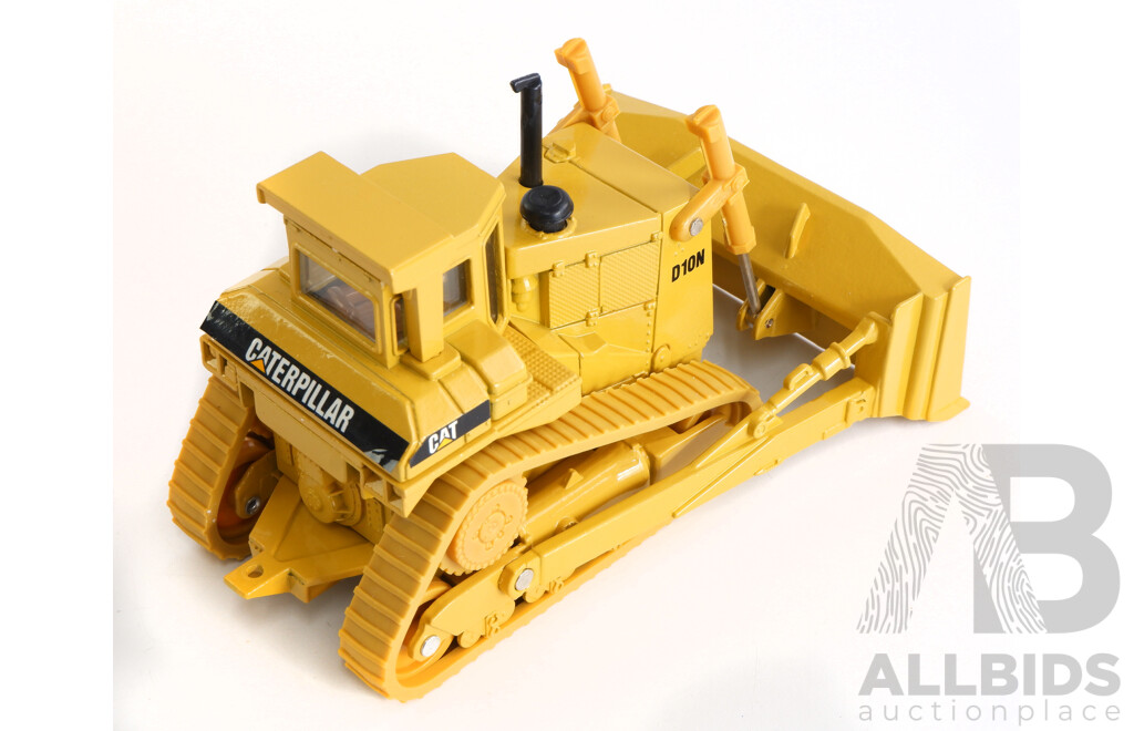 Cat 1/50 Scale Caterpillar D10N Track Type Tractor with Original Box