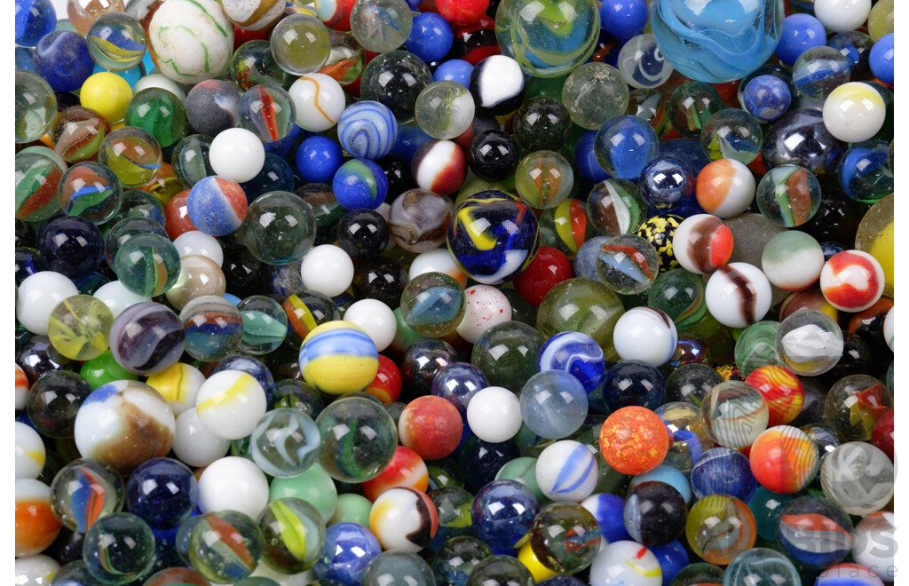 Great Collection Vintage and Other Collection Marbles Including Tom Bowlers, Clearies, Cats Eyes and Much More