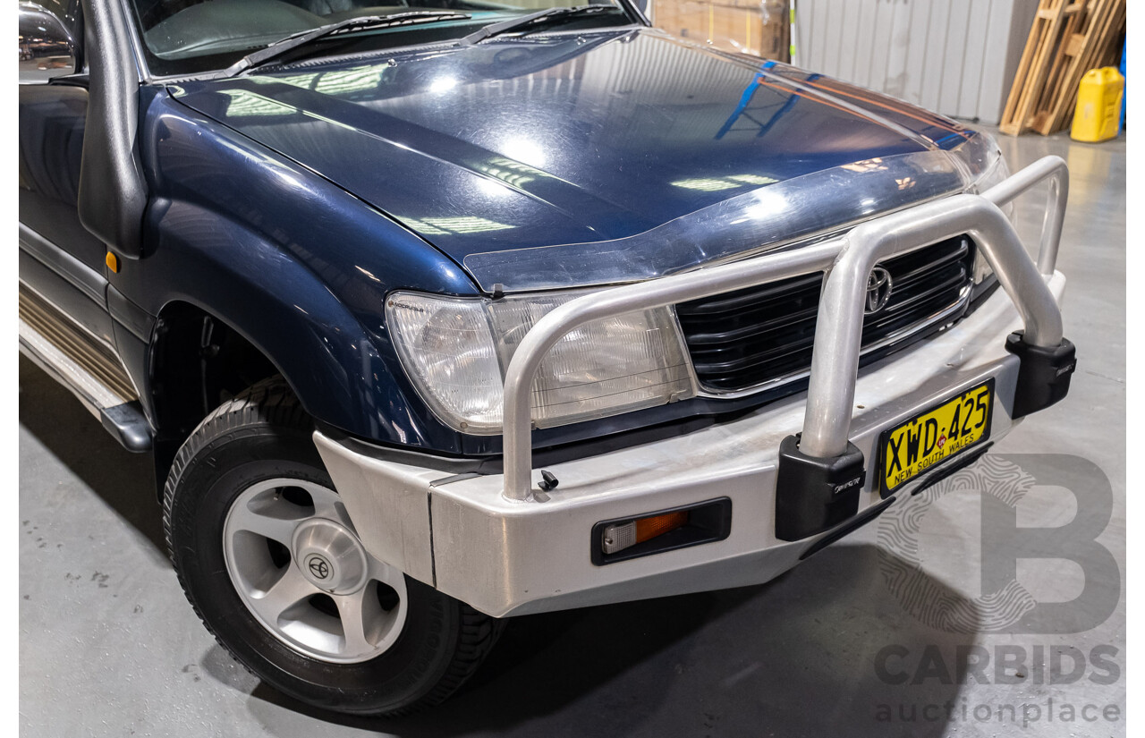 11/2001 Toyota Landcruiser GXL (4x4) FZJ105R 4d Wagon Blue Dual Fuel 4.5L - 8 Seater