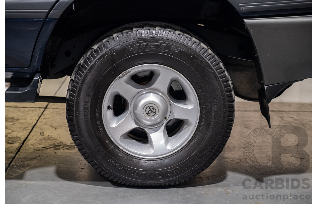 11/2001 Toyota Landcruiser GXL (4x4) FZJ105R 4d Wagon Blue Dual Fuel 4.5L - 8 Seater