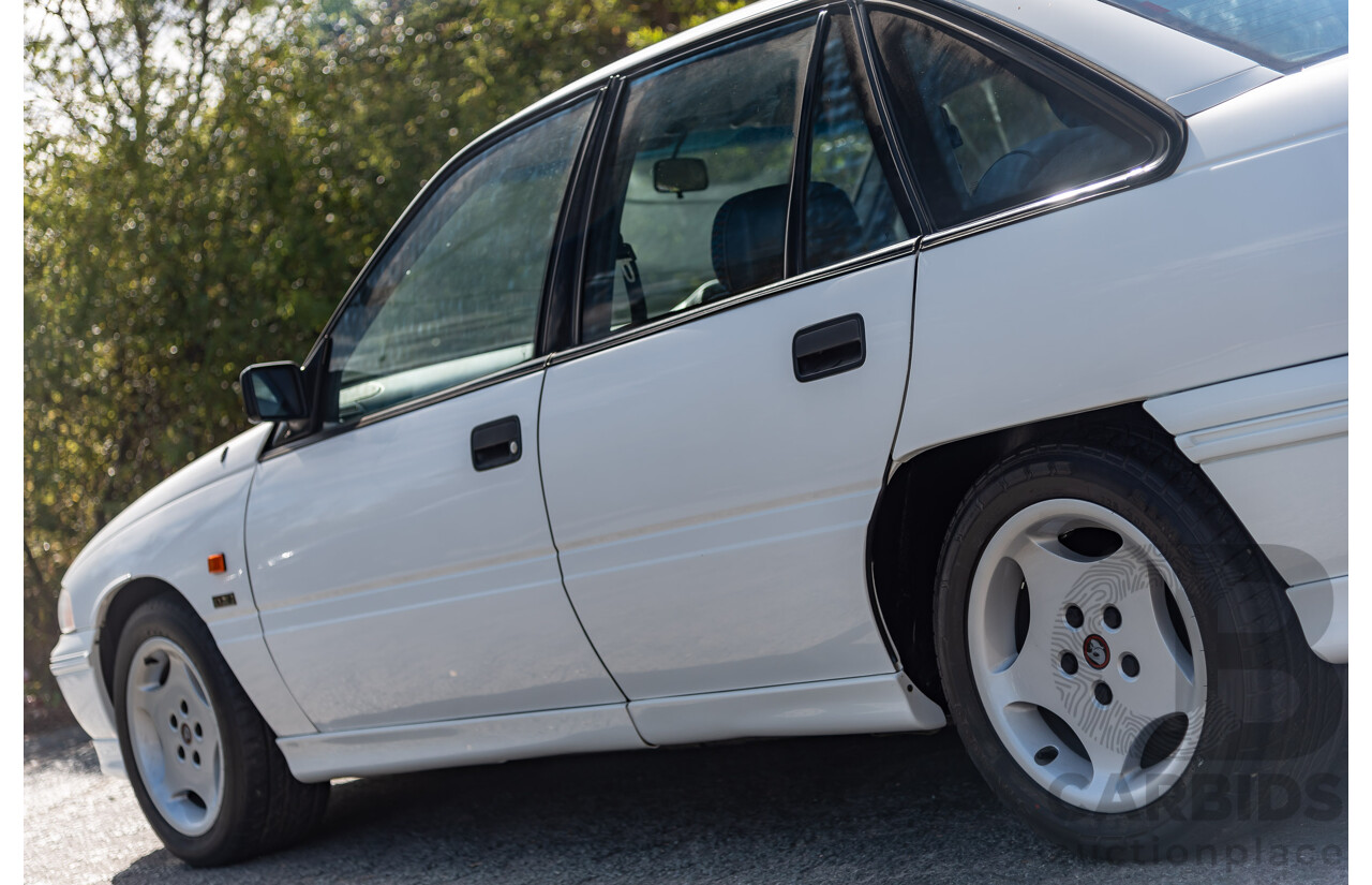 6/1992 Holden HSV SV Clubsport VP Build No.175 4d Sedan White V8 5.0L