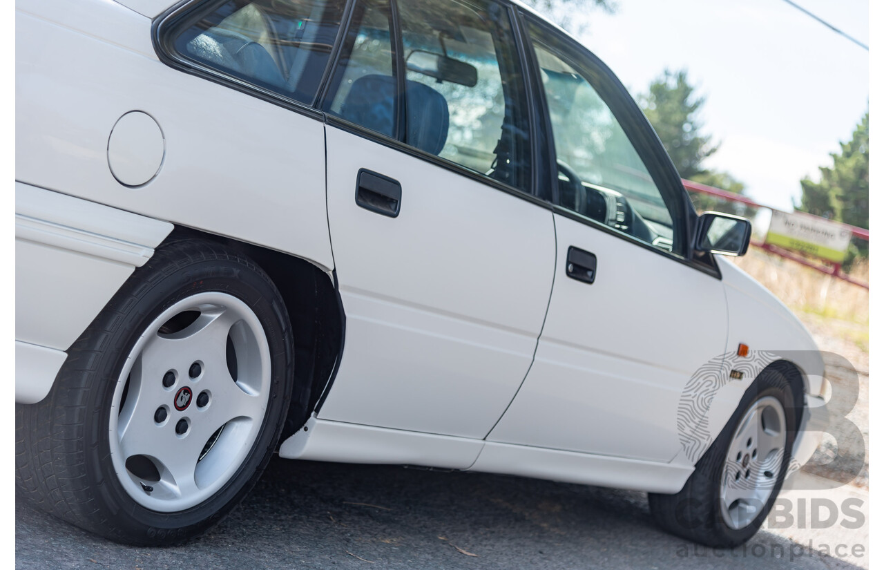 6/1992 Holden HSV SV Clubsport VP Build No.175 4d Sedan White V8 5.0L