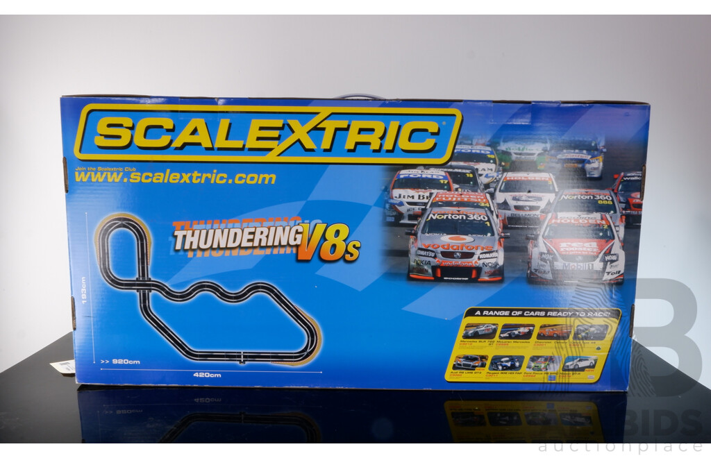 Scalextric Thundering V8s Set Scale 1:32