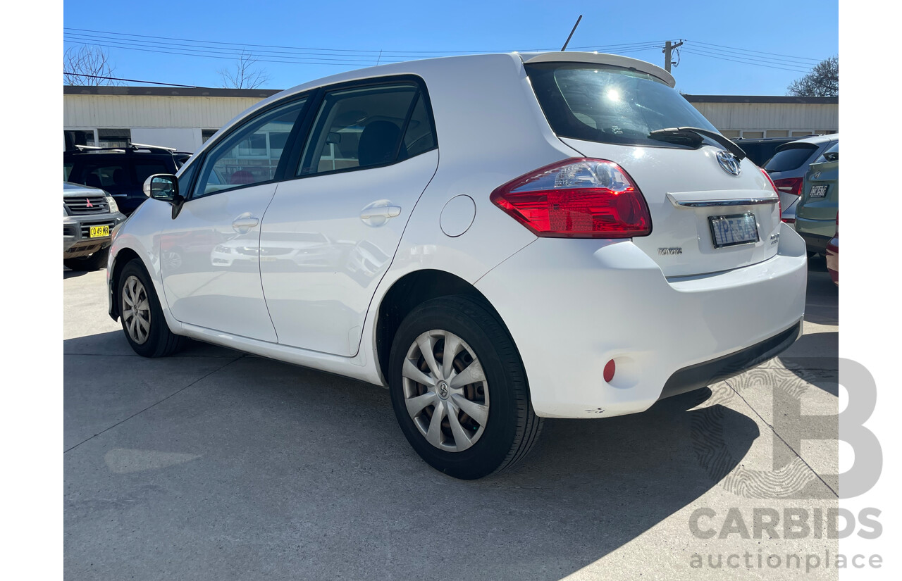 11/2009 Toyota Corolla Ascent ZRE152R MY09 5d Hatchback White 1.8L