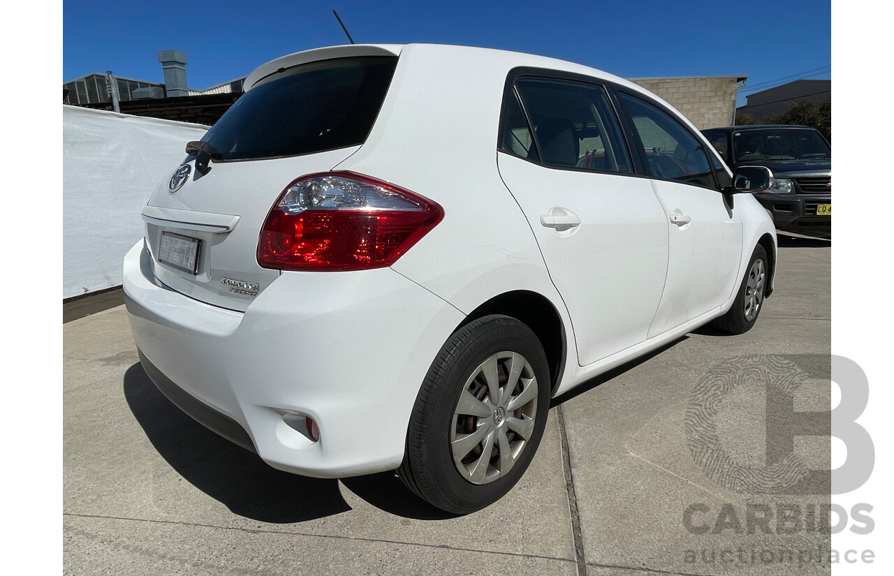 11/2009 Toyota Corolla Ascent ZRE152R MY09 5d Hatchback White 1.8L