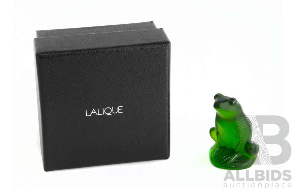 Lalique Crystal Sitting Lime Green Frog Figure in Original Box