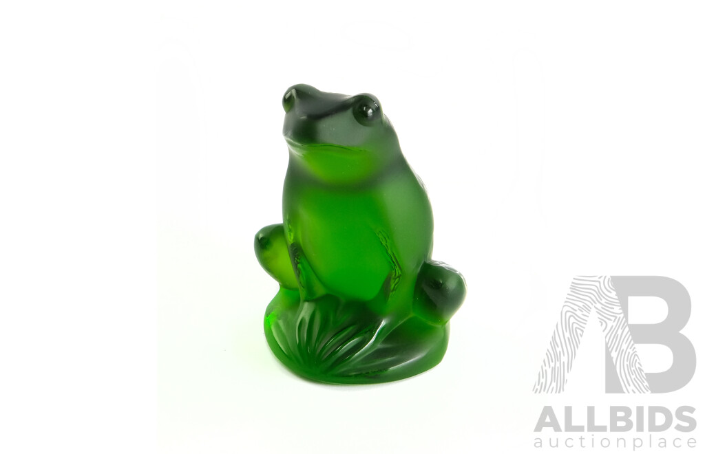 Lalique Crystal Sitting Lime Green Frog Figure in Original Box