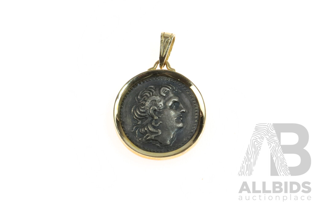 A Silver Tetradrachm of Alexander the Great Set in a 9ct Gold Pendant, 9.77 Grams