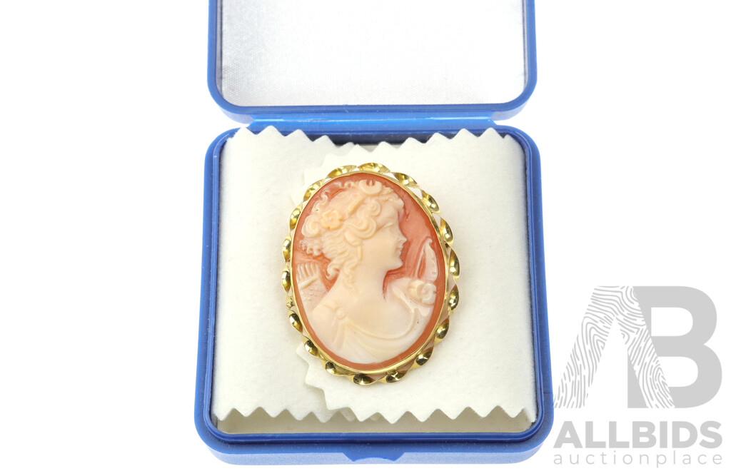 18ct Gold Shell Cameo with Bust 35mm X 28mm - Beautiful Intricate Detailing, 5.43 Grams