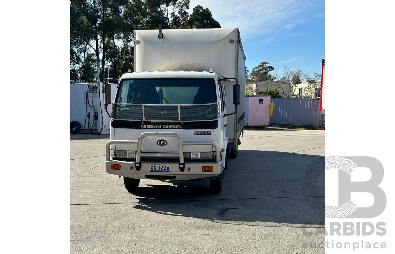 02/2004 Nissan UD Mk 240  Pantech /With Tail lift