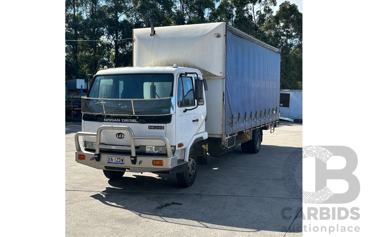 02/2004 Nissan UD Mk 240  Pantech /With Tail lift