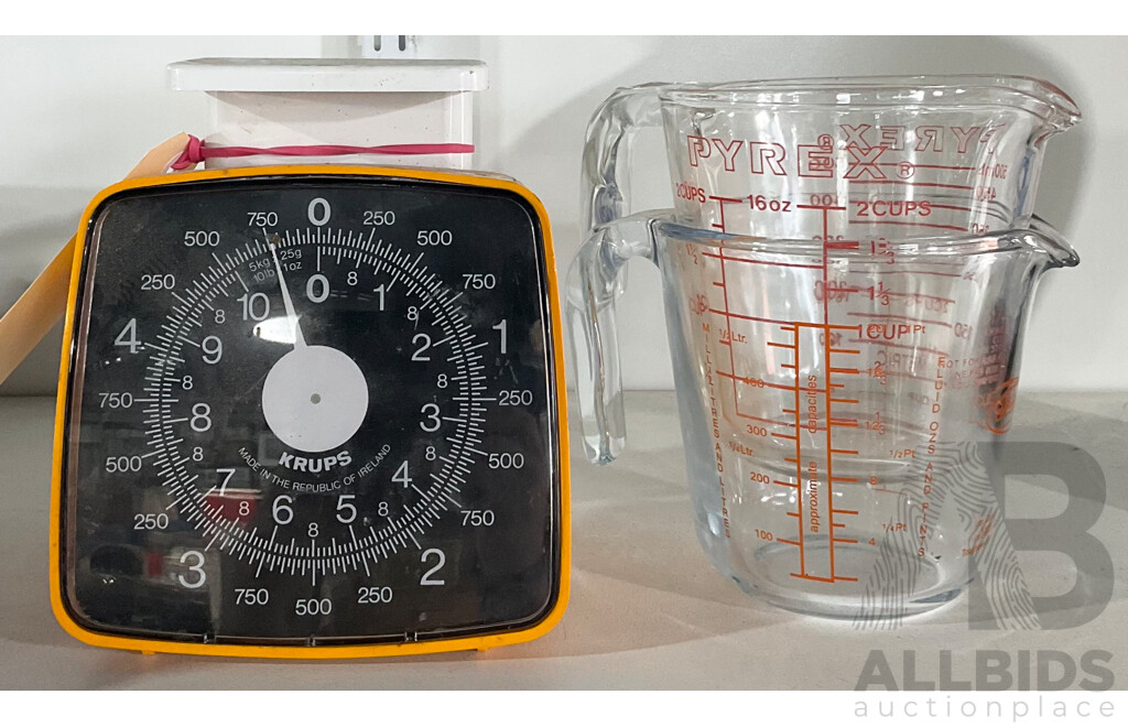 Two Pryex Jugs and Retro Krups Kitchen Scale