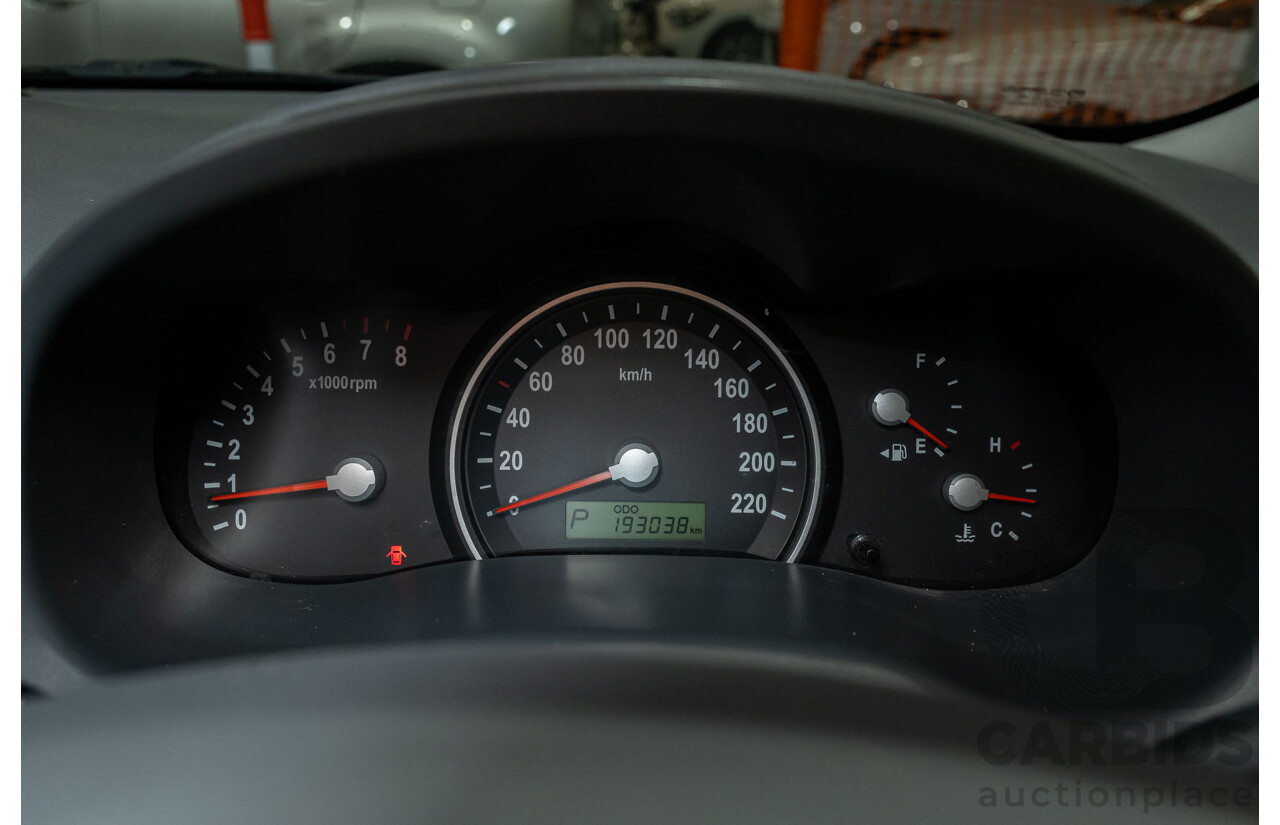 11/2009 Kia Grand Carnival (EX) VQ 4d Wagon Black V6 3.8L