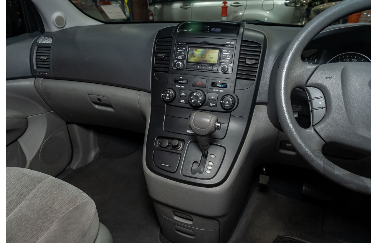 11/2009 Kia Grand Carnival (EX) VQ 4d Wagon Black V6 3.8L