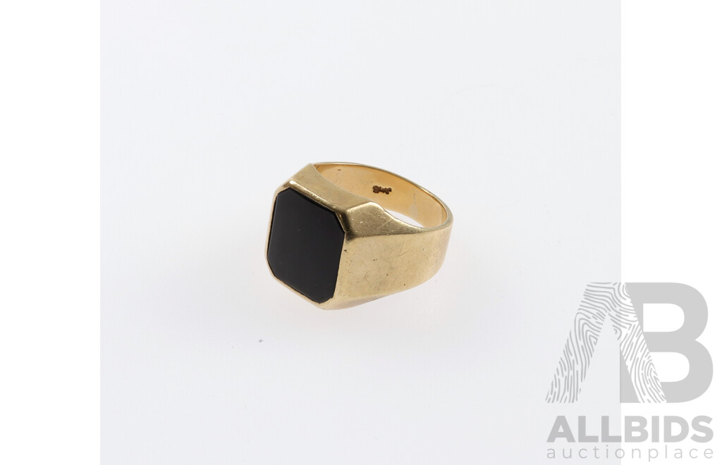 9ct Vintage Black Onyx Shield Ring, Size Q, 10.46grams