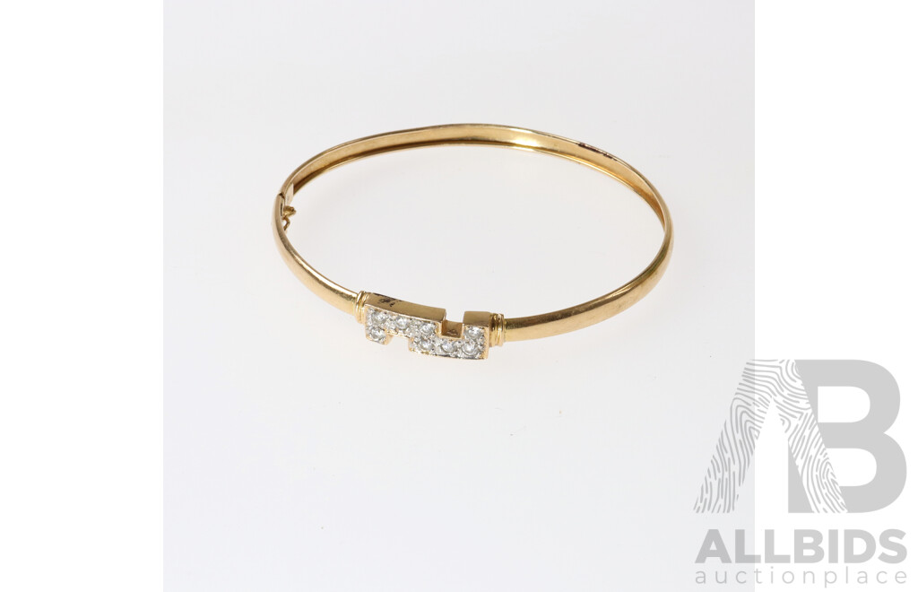 9ct Gold CZ Set Bangle with Figure 8 Clasp, 6.5mm Wide at Top of Bangle, 56mm Diameter, 5.07 Grams