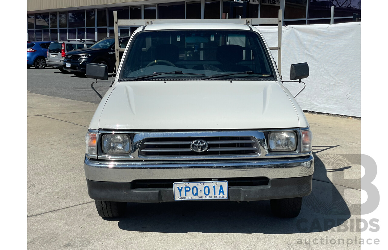 4/1999 Toyota Hilux SR5 RZN149R Dual Cab P/Up White / Silver Or Chrome 2.7L