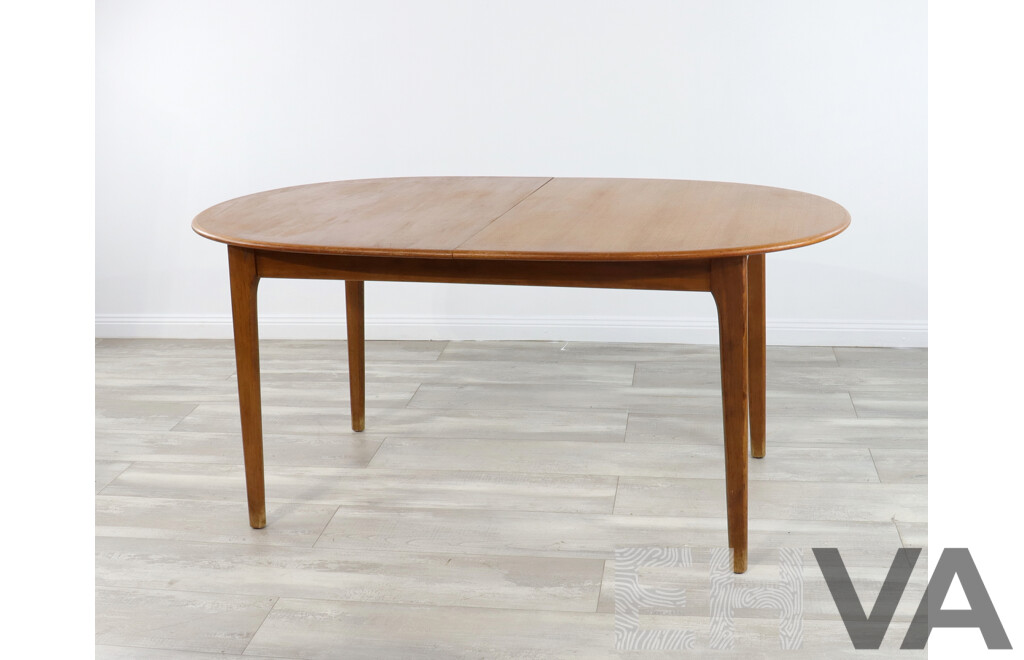 Mid Century Oval Extension Dining Table Attr. Noblett