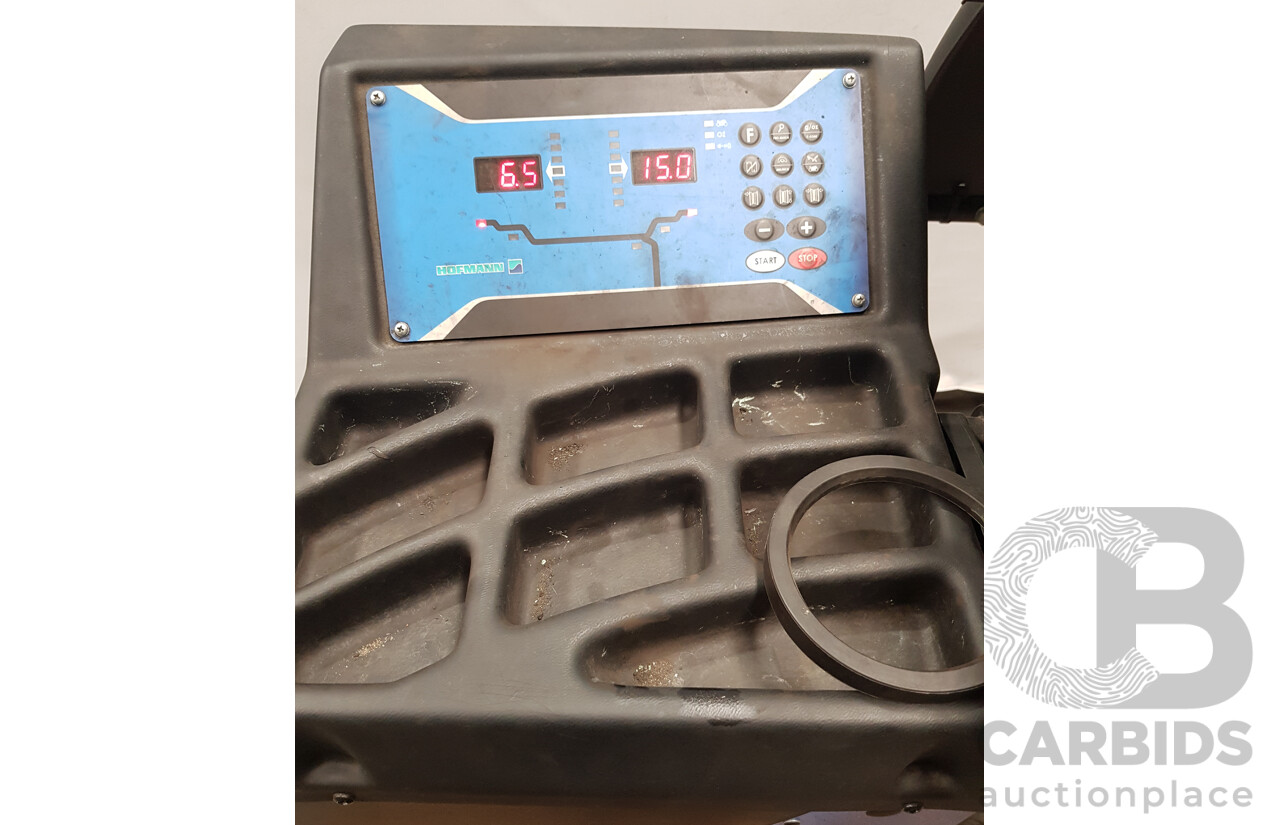 Hoffman Geodyna 7100 Wheel Balancer with Digital Display