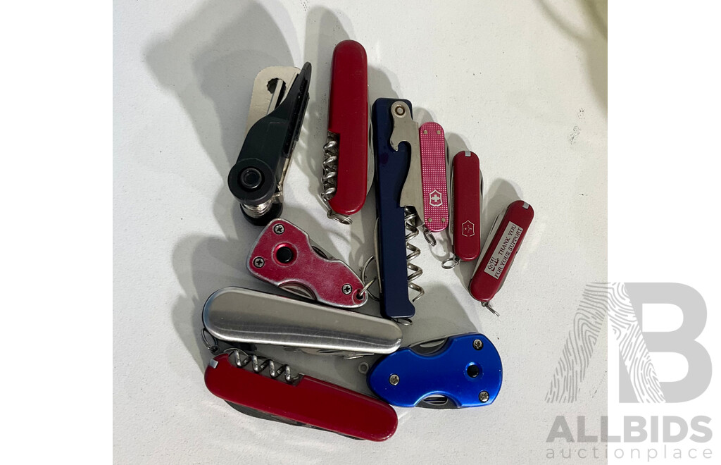 Good Collection of Pocket Knives Including Swiss Army
