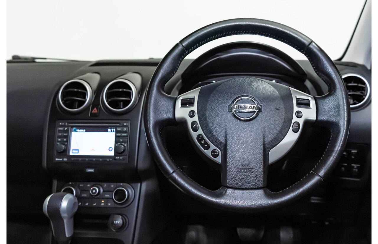 6/2014 Nissan Dualis +2 Ti-L (4x2) J10 MY13 4d Wagon Metallic Black 2.0L - 7 Seater