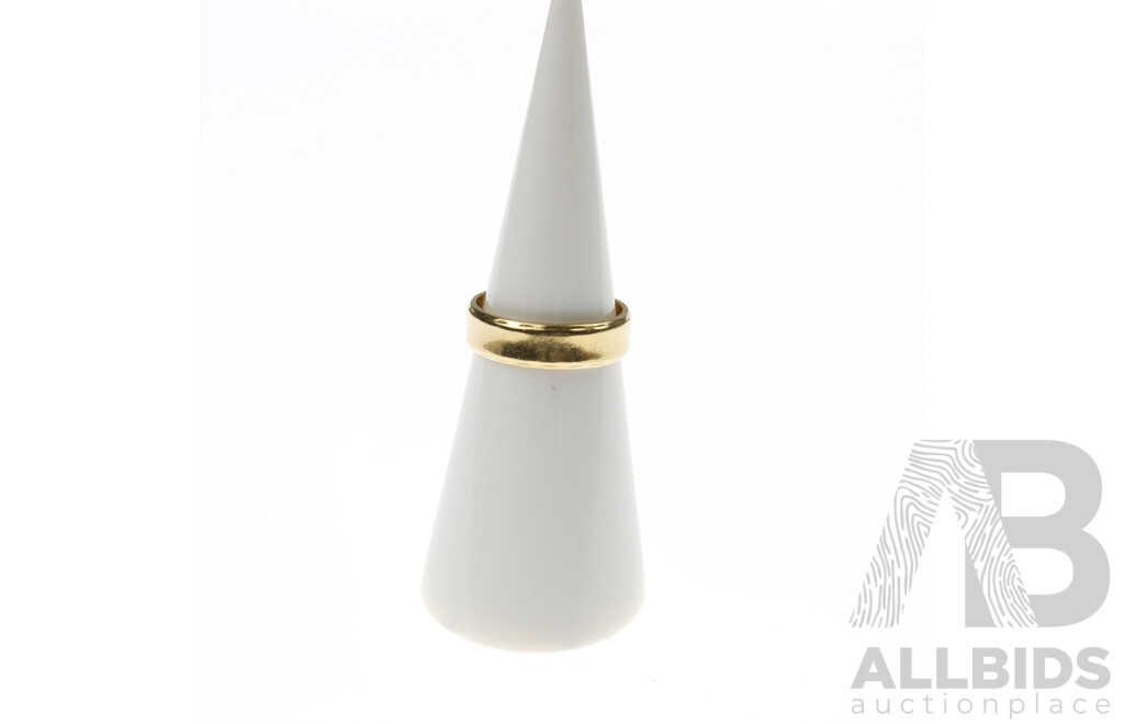 18ct Vintage Wedding Ring, Slight Concave Profile, Size K, 3.73 Grams