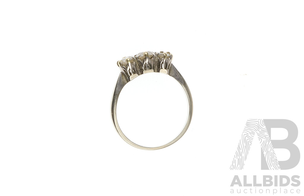 18ct White Gold Vintage Diamond (0.90ct) Trilogy Ring, Size Q, 2.51 Grams