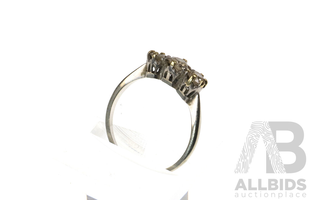 18ct White Gold Vintage Diamond (0.90ct) Trilogy Ring, Size Q, 2.51 Grams