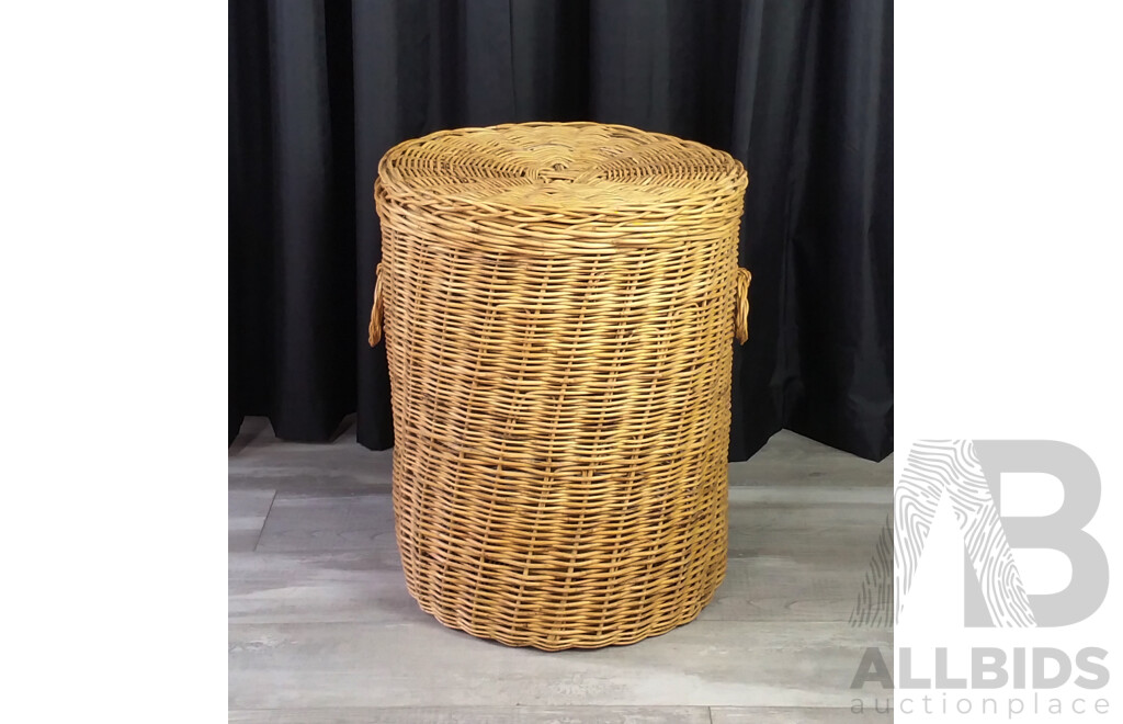 Lidded Wicker Laundry Hamper