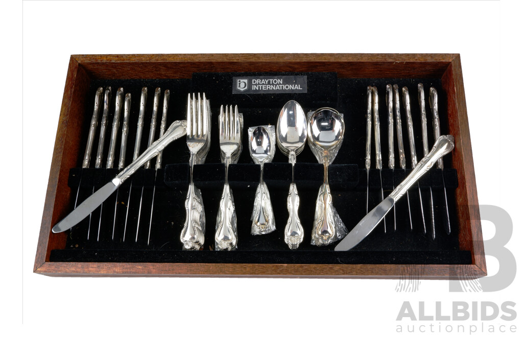 Retro Dayton International 50 Piece Stainless Steel Flatwear Set in Kings Pattern in Wooden Canteen