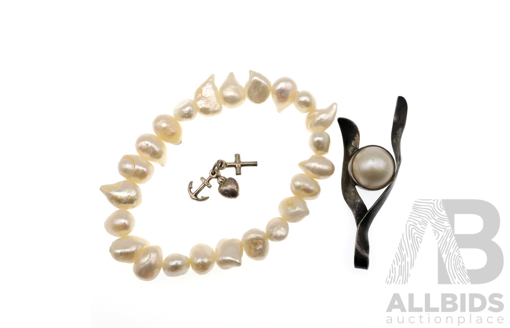 Baroque Freshwater Cultured Pearl Stretch Bracelet with Sterling Silver Mabe Pearl Pendant & Faith Hope & Charity 925 Charm